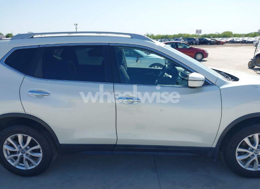 Photo 13 of 2018 Nissan Rogue SV (VIN 5N1AT2MT2JC850364)