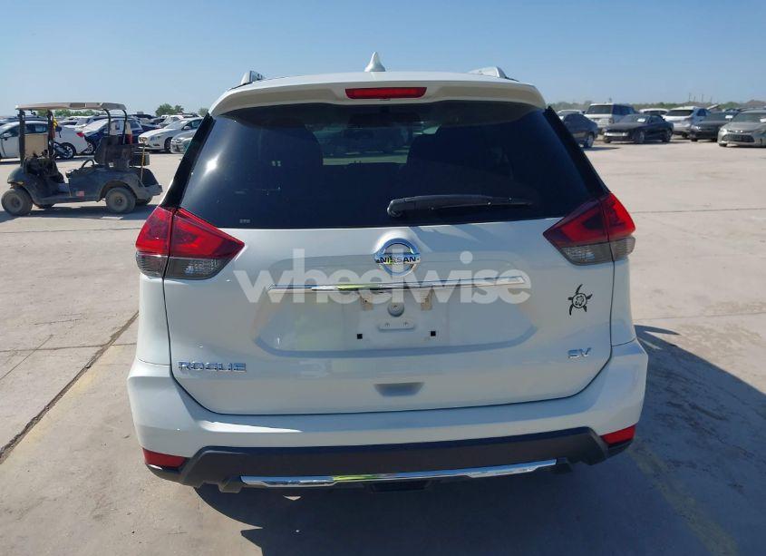 Photo 16 of 2018 Nissan Rogue SV (VIN 5N1AT2MT2JC850364)