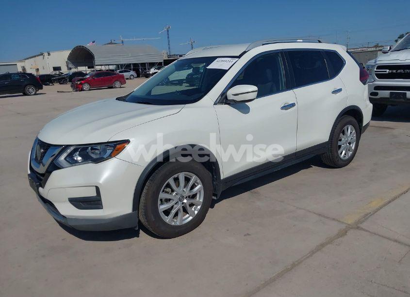 Photo 2 of 2018 Nissan Rogue SV (VIN 5N1AT2MT2JC850364)