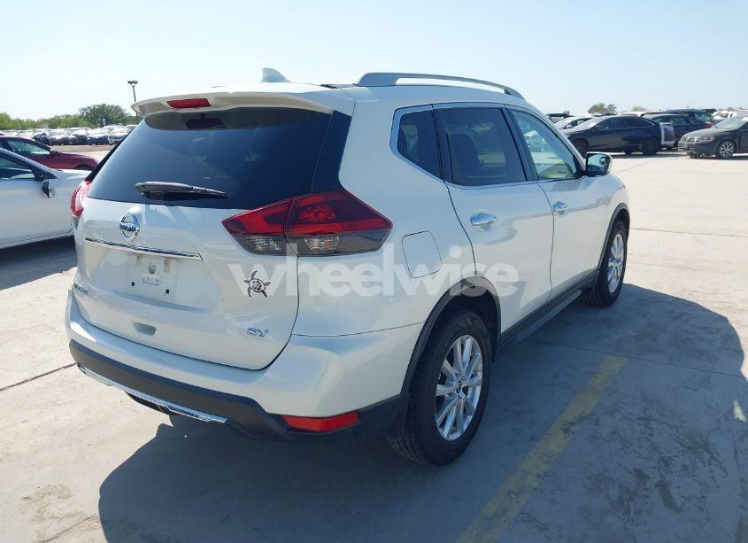 Photo 4 of 2018 Nissan Rogue SV (VIN 5N1AT2MT2JC850364)