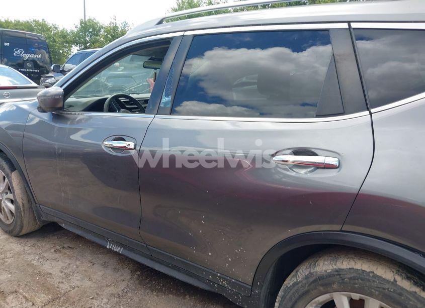 Photo 13 of 2019 Nissan Rogue S (VIN 5N1AT2MT2KC755305)