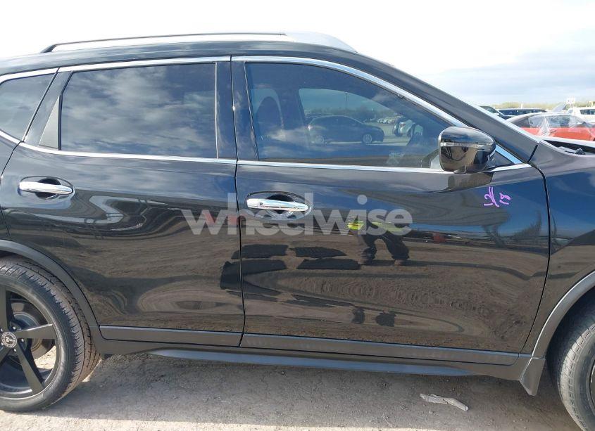 Photo 13 of 2019 Nissan Rogue SV (VIN 5N1AT2MT2KC775845)