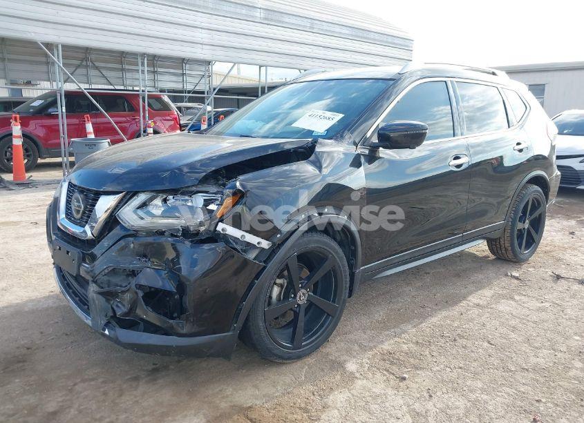 Photo 2 of 2019 Nissan Rogue SV (VIN 5N1AT2MT2KC775845)