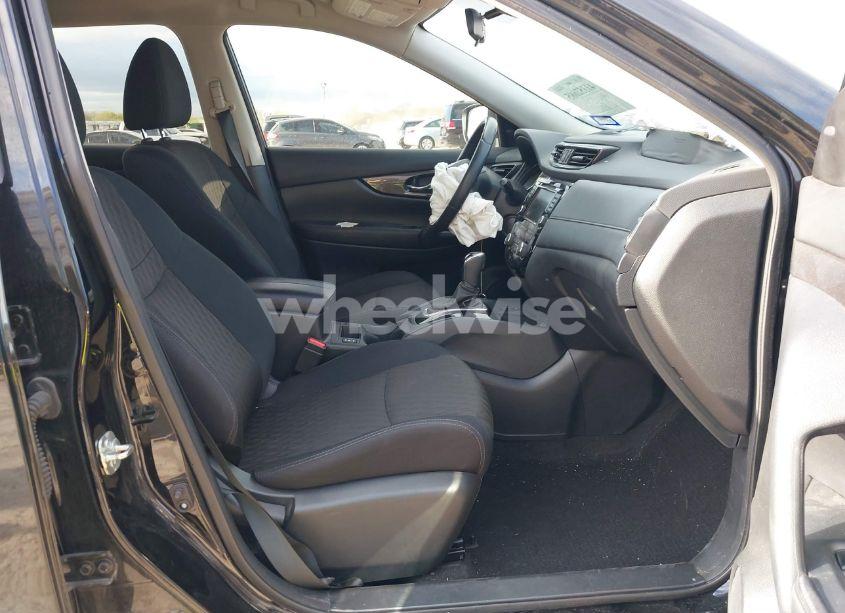 Photo 5 of 2019 Nissan Rogue SV (VIN 5N1AT2MT2KC775845)