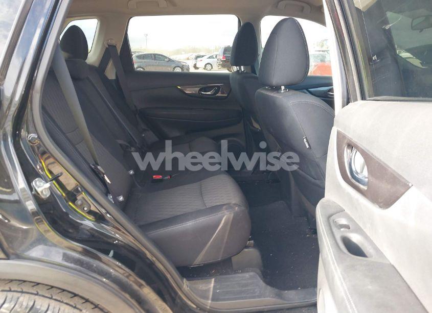 Photo 8 of 2019 Nissan Rogue SV (VIN 5N1AT2MT2KC775845)