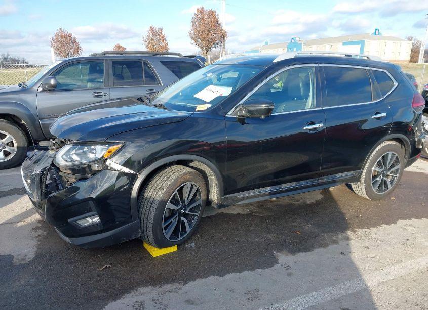 Photo 2 of 2019 Nissan Rogue SL (VIN 5N1AT2MT2KC777529)