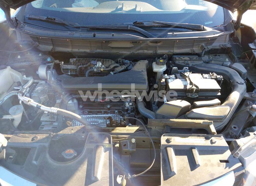Photo 10 of 2019 Nissan Rogue S (VIN 5N1AT2MT2KC810190)