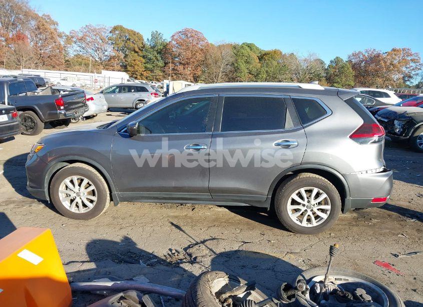 Photo 14 of 2019 Nissan Rogue S (VIN 5N1AT2MT2KC810190)
