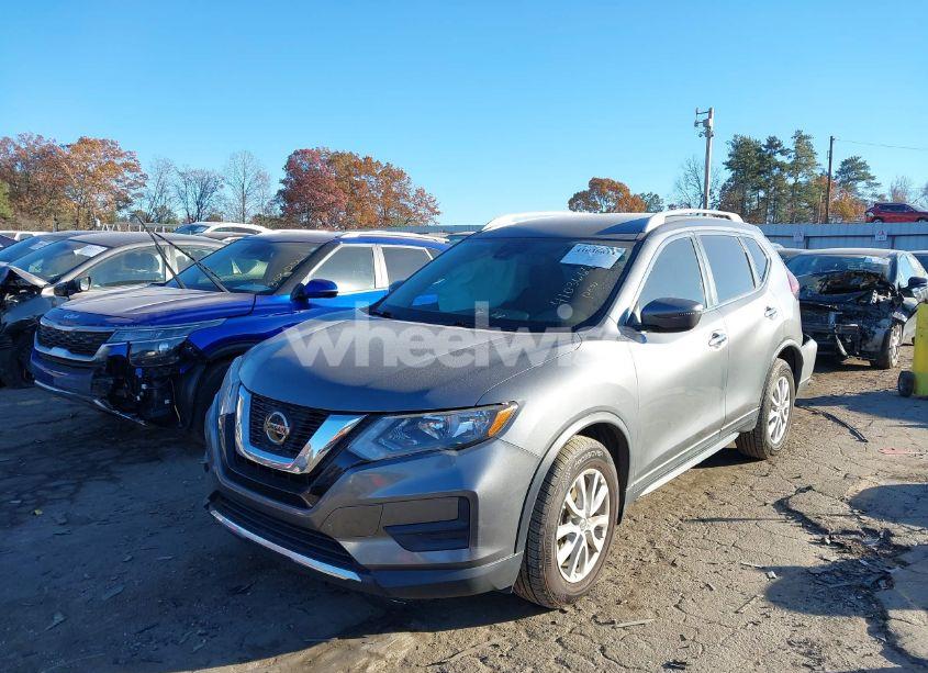 Photo 2 of 2019 Nissan Rogue S (VIN 5N1AT2MT2KC810190)