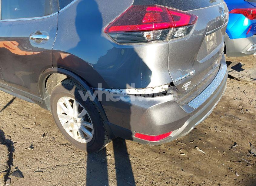 Photo 6 of 2019 Nissan Rogue S (VIN 5N1AT2MT2KC810190)
