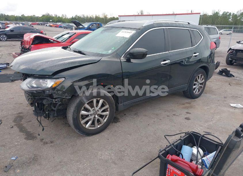 Photo 2 of 2019 Nissan Rogue SV (VIN 5N1AT2MT2KC826079)