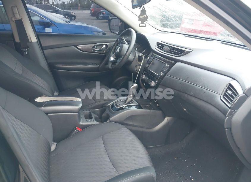 Photo 5 of 2019 Nissan Rogue SV (VIN 5N1AT2MT2KC826079)