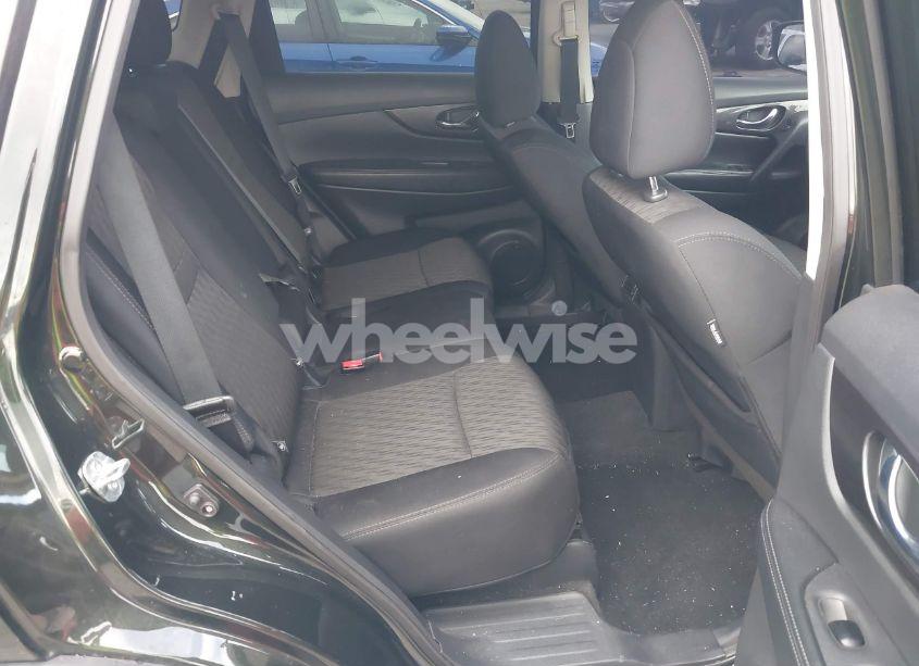 Photo 8 of 2019 Nissan Rogue SV (VIN 5N1AT2MT2KC826079)