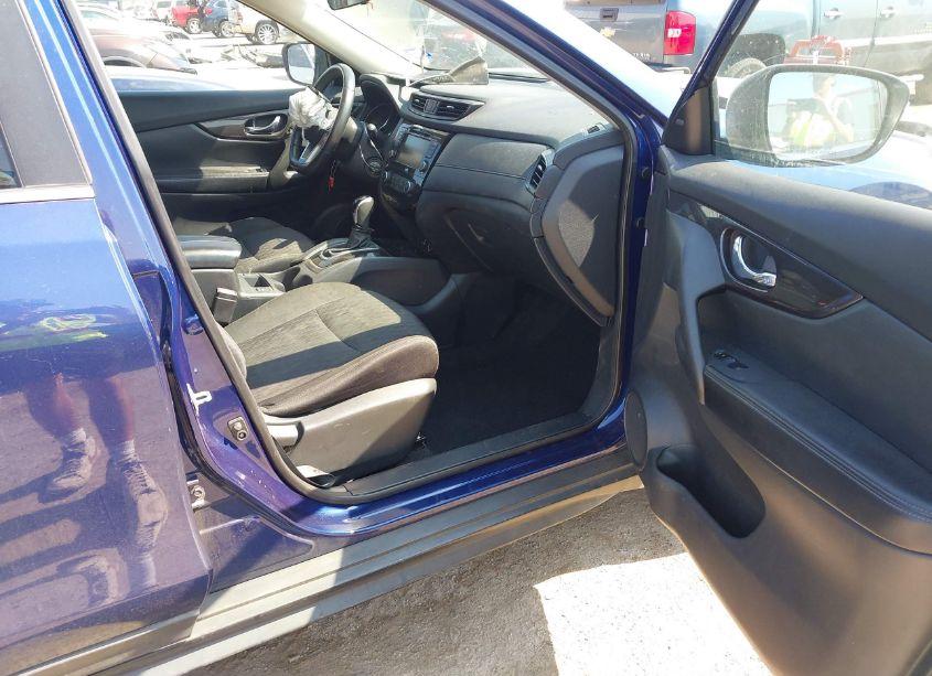 Photo 5 of 2019 Nissan Rogue S (VIN 5N1AT2MT2KC831668)