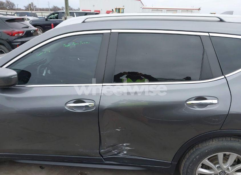 Photo 14 of 2019 Nissan Rogue S (VIN 5N1AT2MT2KC844453)