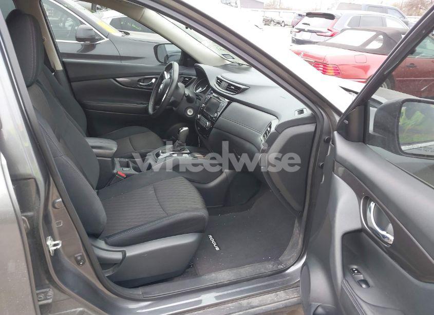 Photo 5 of 2019 Nissan Rogue S (VIN 5N1AT2MT2KC844453)