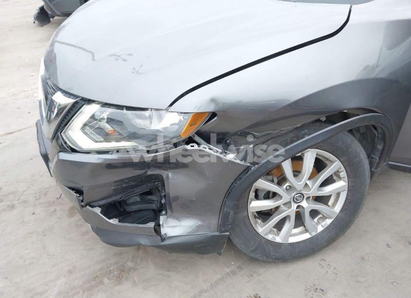 Photo 6 of 2019 Nissan Rogue S (VIN 5N1AT2MT2KC844453)