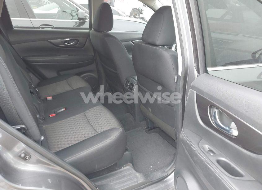 Photo 8 of 2019 Nissan Rogue S (VIN 5N1AT2MT2KC844453)