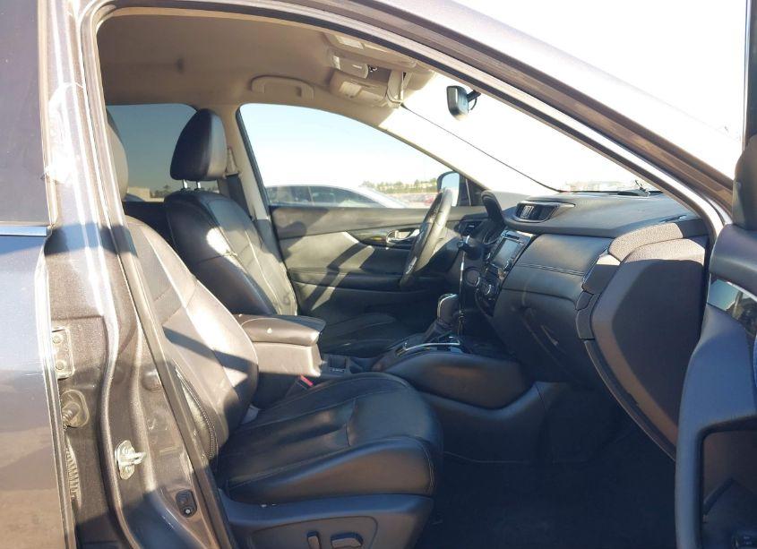 Photo 5 of 2020 Nissan Rogue SL FWD (VIN 5N1AT2MT2LC704629)