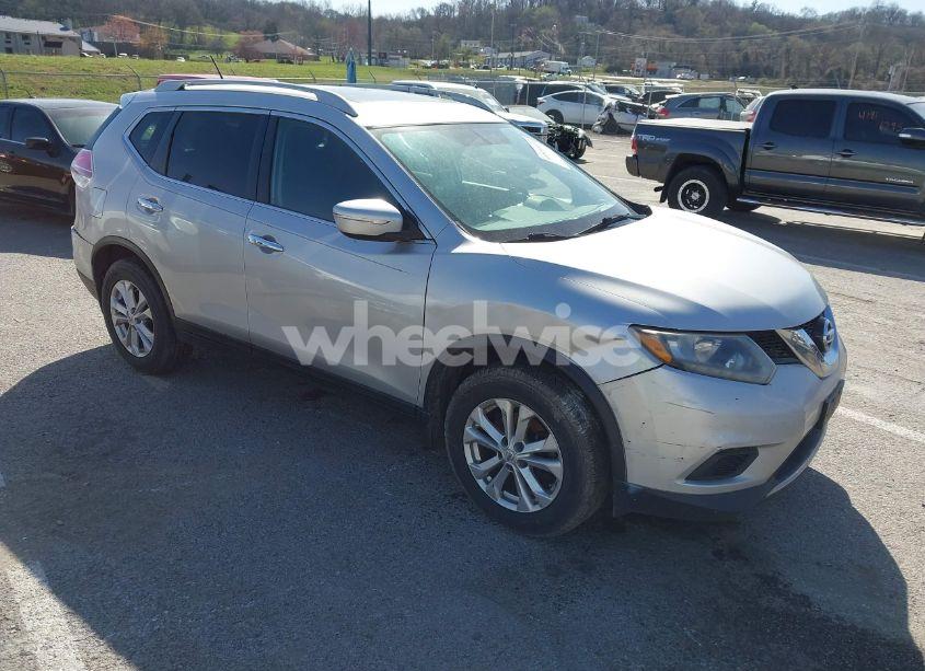 2015 Nissan Rogue SV (VIN 5N1AT2MT3FC752905) main photo