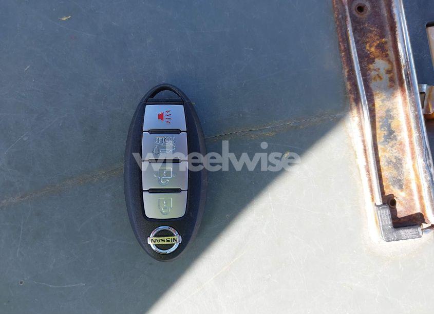 Photo 11 of 2015 Nissan Rogue SV (VIN 5N1AT2MT3FC752905)