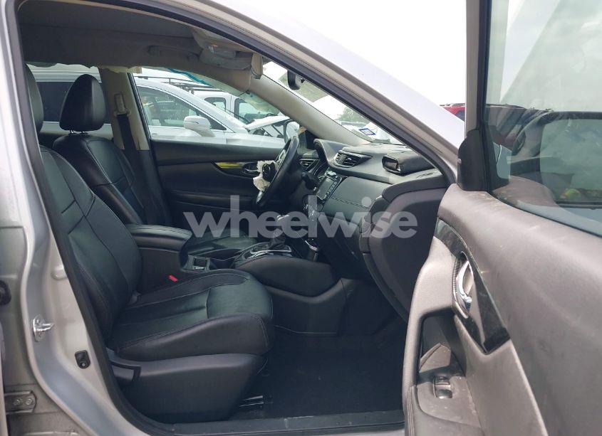 Photo 5 of 2017 Nissan Rogue SL (VIN 5N1AT2MT3HC730969)