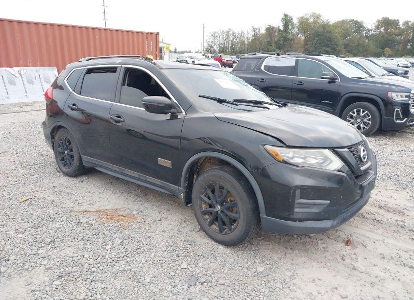 2017 Nissan Rogue SV (VIN 5N1AT2MT3HC758075) main photo