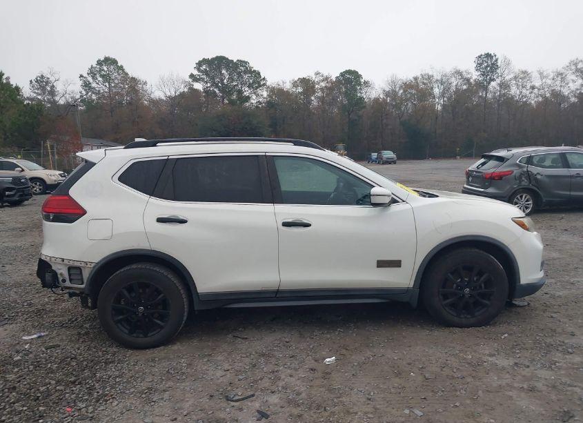 Photo 13 of 2017 Nissan Rogue SV (VIN 5N1AT2MT3HC758836)