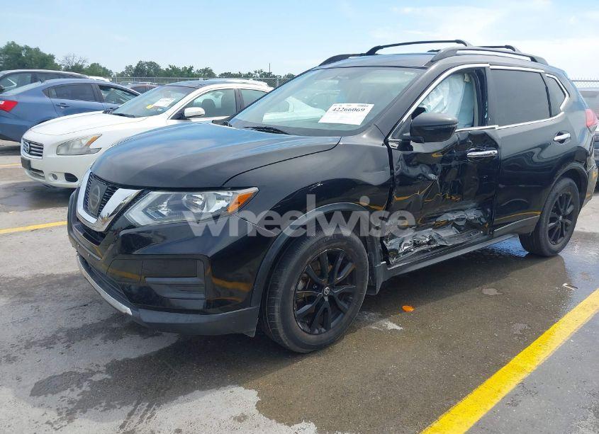 Photo 2 of 2017 Nissan Rogue SV (VIN 5N1AT2MT3HC879088)