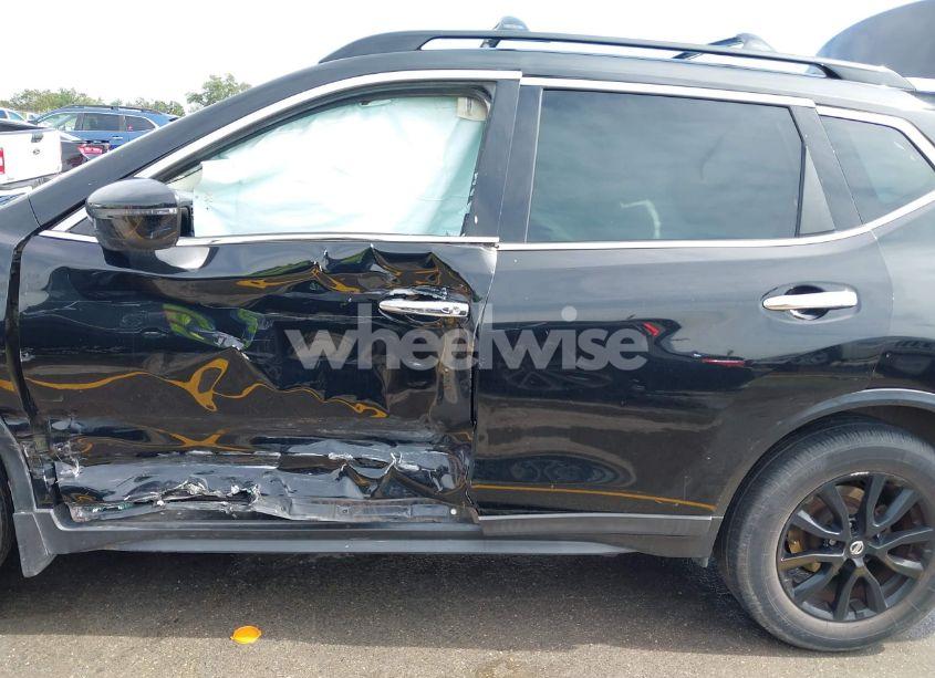 Photo 6 of 2017 Nissan Rogue SV (VIN 5N1AT2MT3HC879088)