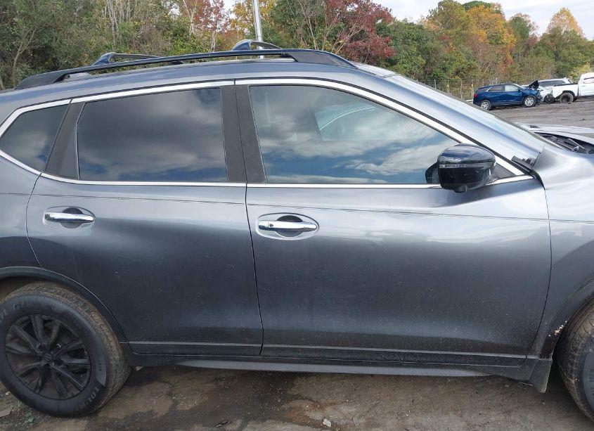 Photo 13 of 2018 Nissan Rogue SV (VIN 5N1AT2MT3JC765016)