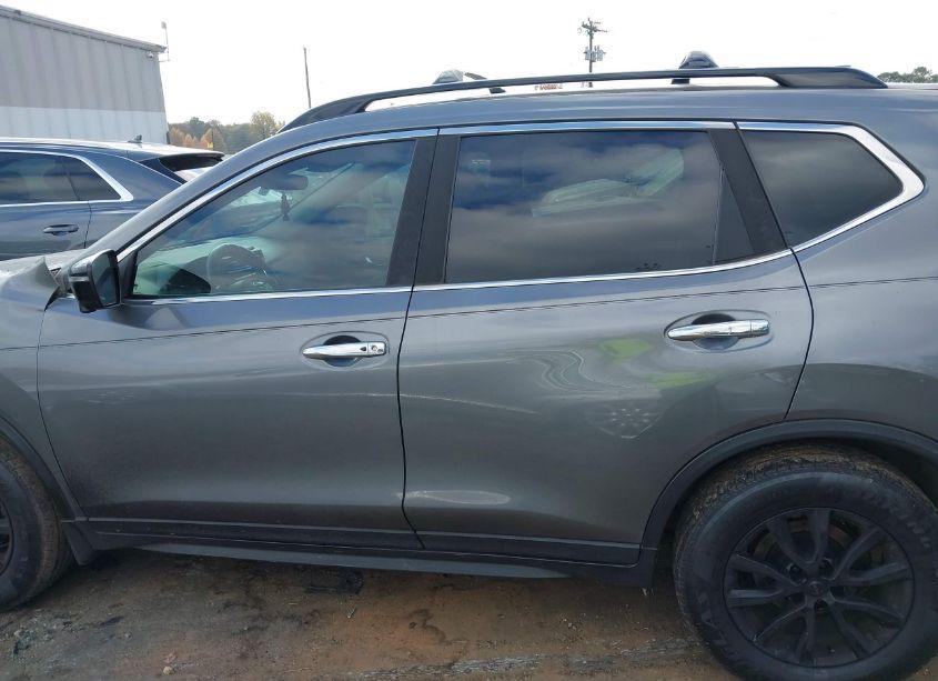 Photo 14 of 2018 Nissan Rogue SV (VIN 5N1AT2MT3JC765016)