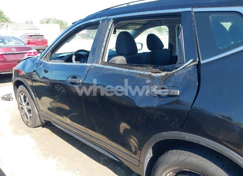 Photo 15 of 2018 Nissan Rogue S (VIN 5N1AT2MT3JC791132)