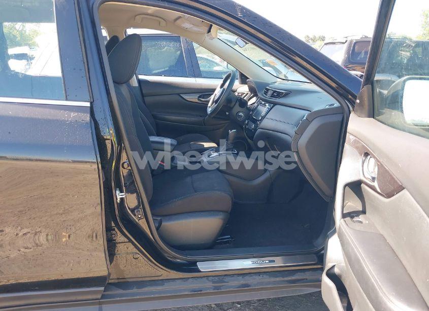 Photo 5 of 2018 Nissan Rogue S (VIN 5N1AT2MT3JC791132)