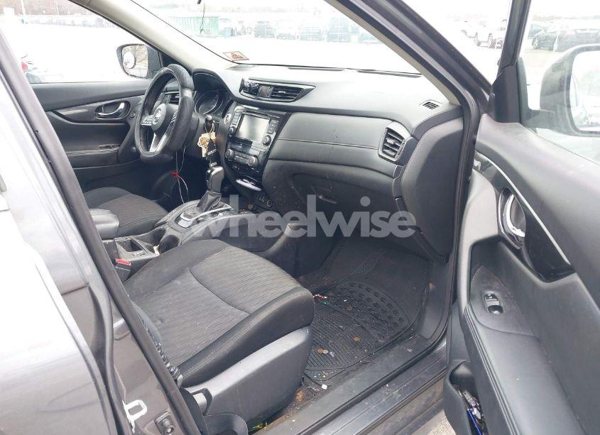 Photo 5 of 2018 Nissan Rogue SV (VIN 5N1AT2MT3JC795388)