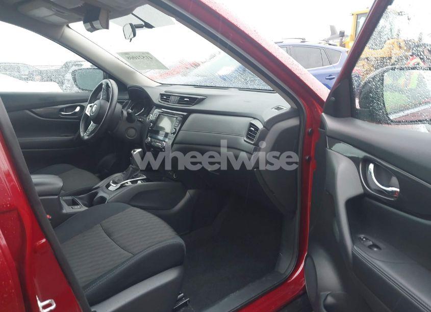 Photo 5 of 2018 Nissan Rogue SV (VIN 5N1AT2MT3JC840815)