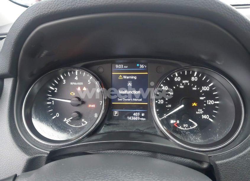 Photo 7 of 2018 Nissan Rogue SV (VIN 5N1AT2MT3JC840815)