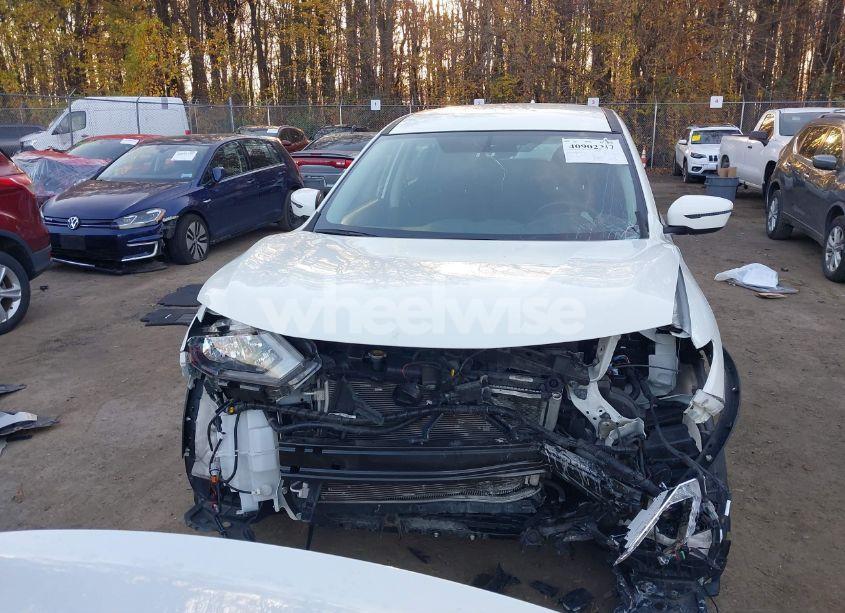 Photo 12 of 2019 Nissan Rogue S/SL/SV (VIN 5N1AT2MT3KC710664)