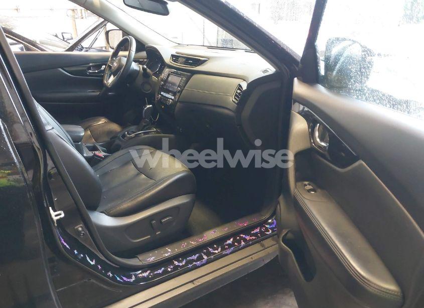 Photo 5 of 2019 Nissan Rogue SL (VIN 5N1AT2MT3KC760027)