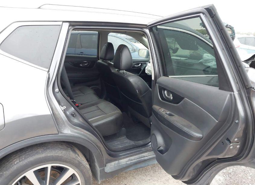 Photo 8 of 2019 Nissan Rogue SL (VIN 5N1AT2MT3KC778396)