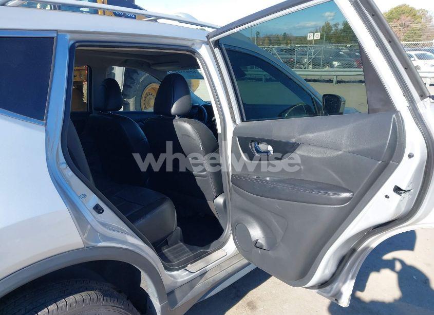 Photo 8 of 2019 Nissan Rogue SL (VIN 5N1AT2MT3KC783243)