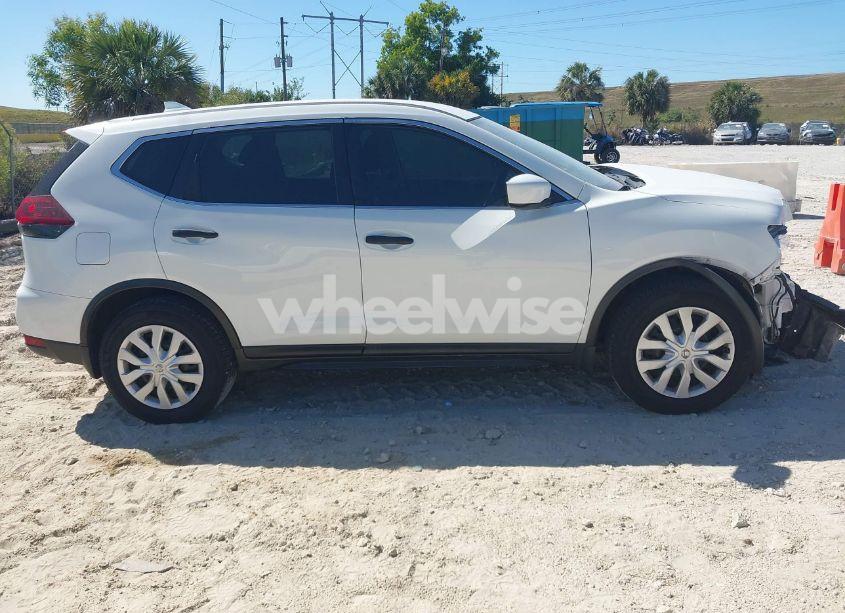 Photo 13 of 2019 Nissan Rogue S (VIN 5N1AT2MT3KC817486)