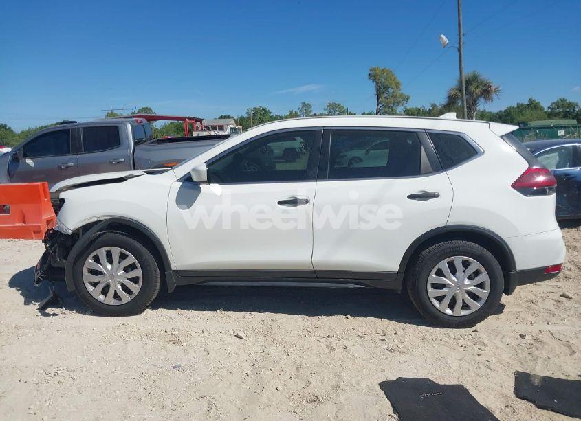 Photo 14 of 2019 Nissan Rogue S (VIN 5N1AT2MT3KC817486)