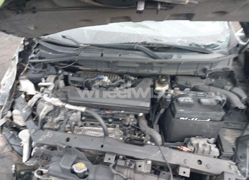 Photo 10 of 2019 Nissan Rogue SL (VIN 5N1AT2MT3KC824826)