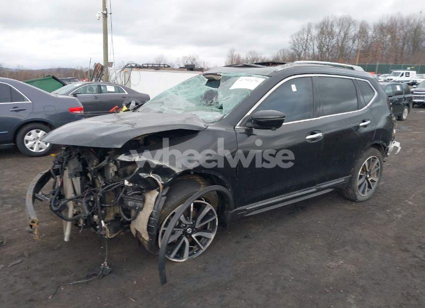 Photo 2 of 2019 Nissan Rogue SL (VIN 5N1AT2MT3KC824826)