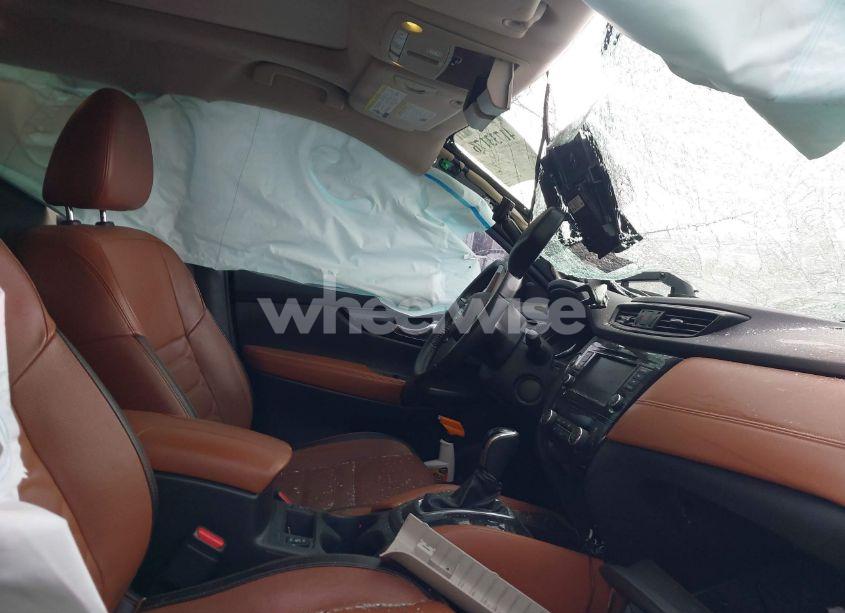 Photo 5 of 2019 Nissan Rogue SL (VIN 5N1AT2MT3KC824826)