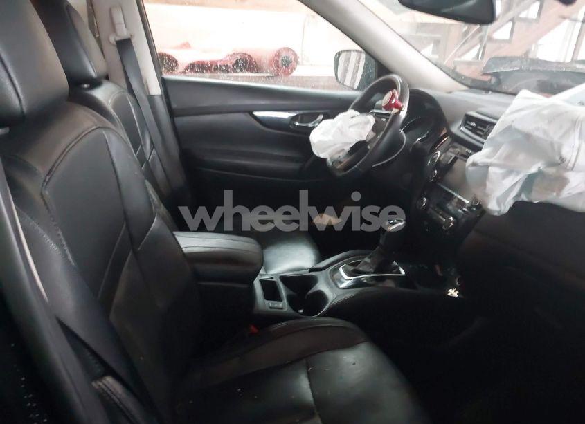 Photo 5 of 2020 Nissan Rogue SL FWD (VIN 5N1AT2MT3LC759347)