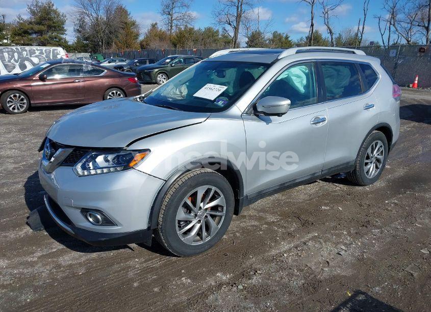 Photo 2 of 2015 Nissan Rogue SL (VIN 5N1AT2MT4FC757403)