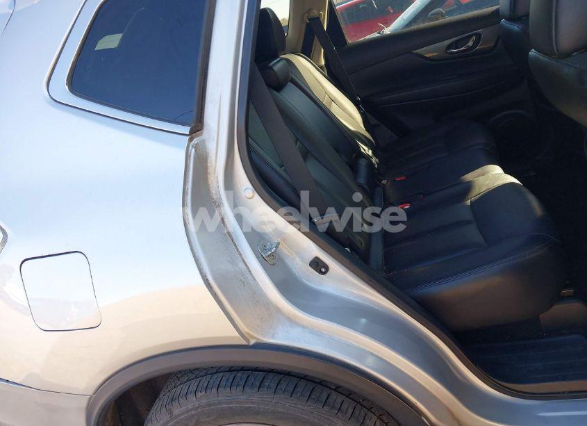 Photo 8 of 2015 Nissan Rogue SL (VIN 5N1AT2MT4FC800072)