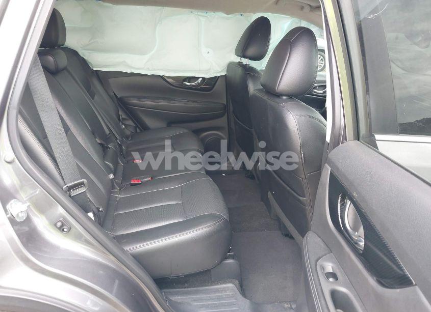 Photo 8 of 2017 Nissan Rogue SL (VIN 5N1AT2MT4HC830434)